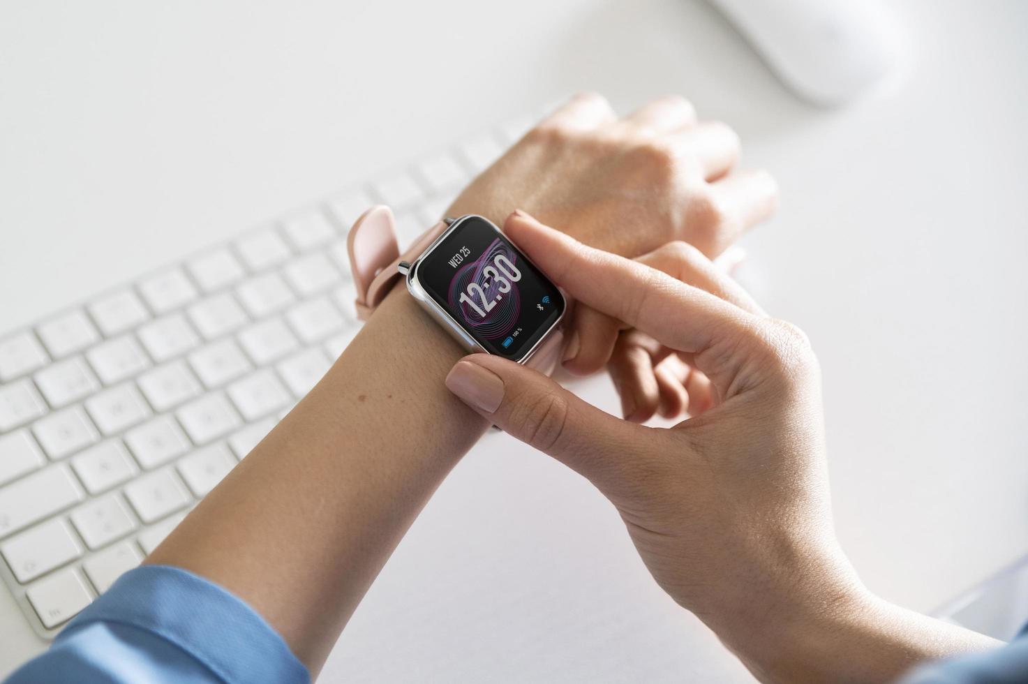 close-up-hand-using-smartwatch-free-photo